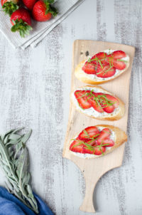 web-Strawberry-Citrus-Herb-Crostini-012